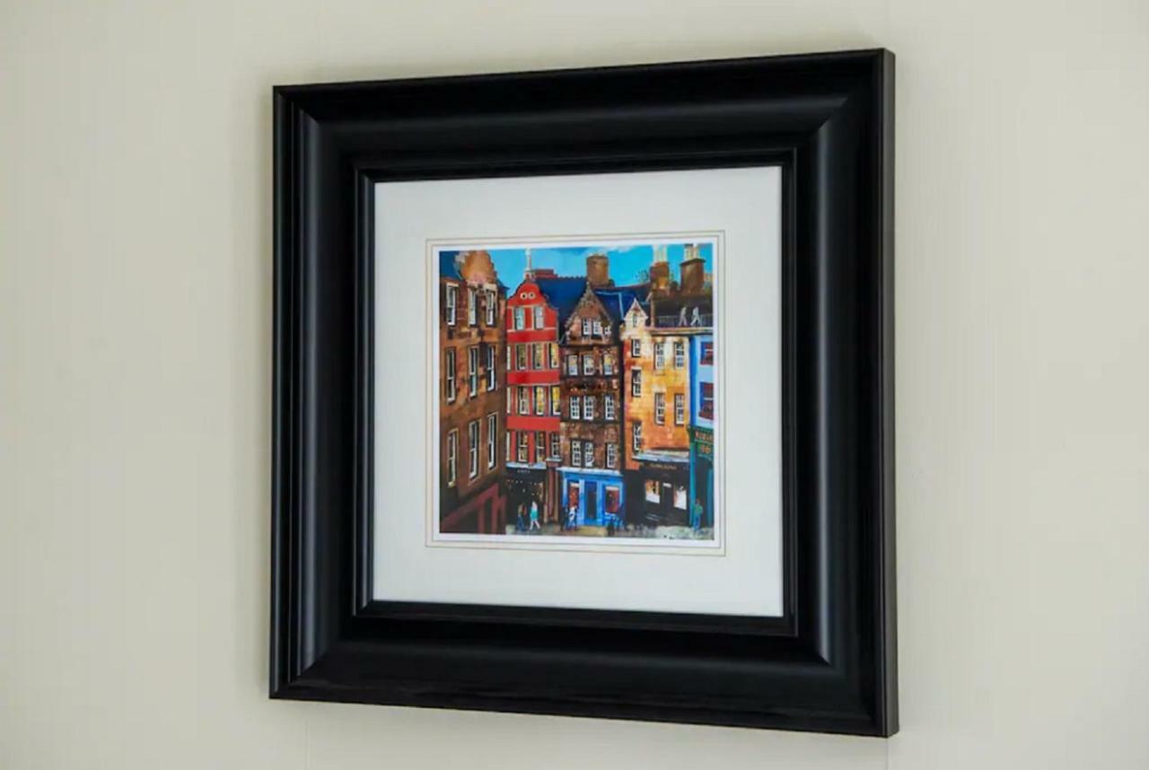 Charming 1 Bed Apartment With Castle View Edimburgo Exterior foto